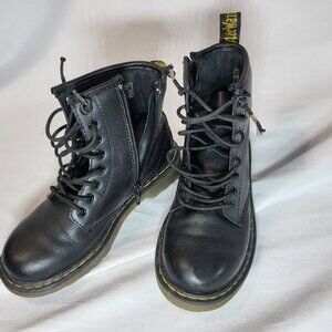 Dr Martens Doc Kids Airwar Black Leather Boots AW004 SKD6Q Size 1 Classic